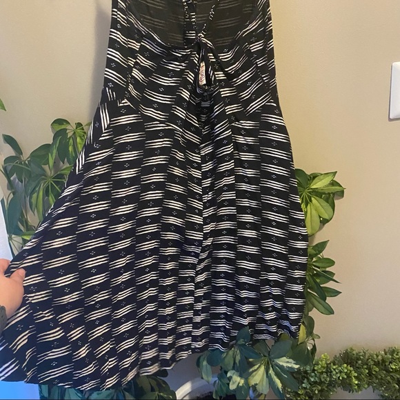 SO Light Summery Flowy Dress - Picture 6 of 7